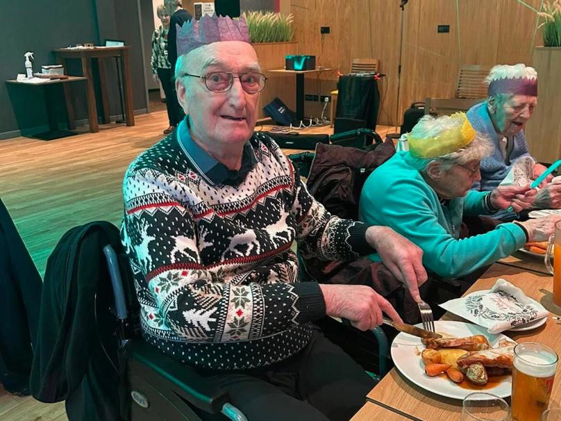 Care Home Resident Enjoys Christmas Meal Amongst Friends at Local Restaurant